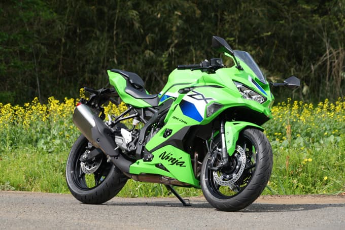 【カワサキ ニンジャZX-4RR 試乗記】国産４気筒エンジン復権の起点 ビッグバイクキラーの出力解放戦線！ 01画像