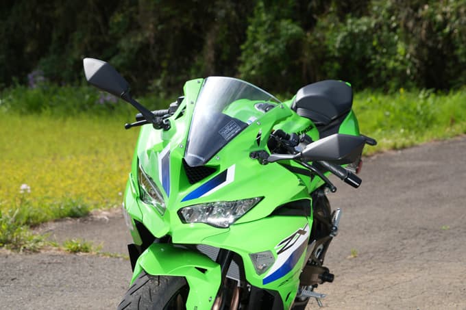 【カワサキ ニンジャZX-4RR 試乗記】国産４気筒エンジン復権の起点 ビッグバイクキラーの出力解放戦線！ 14画像