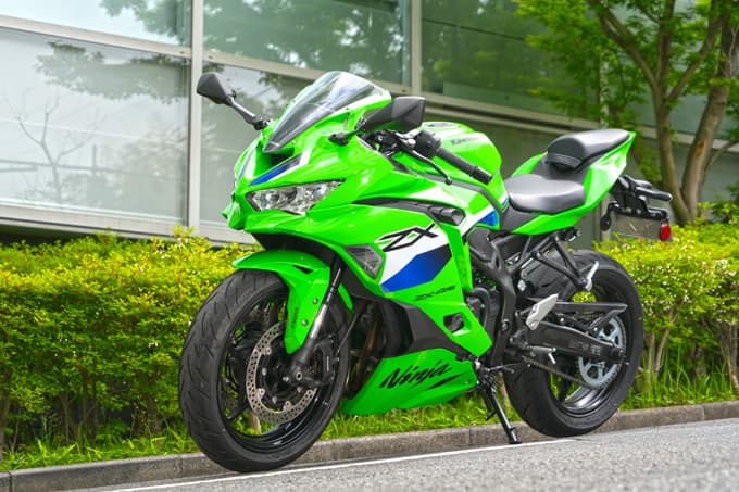 【カワサキ ニンジャZX-4RR 試乗記】国産４気筒エンジン復権の起点 ビッグバイクキラーの出力解放戦線！ メイン画像