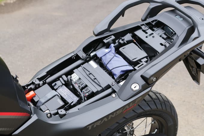 【ホンダ XL750トランザルプ E-Clutch 試乗記】左手を休ませても冒険心は失わない  万能アドベンチャーにEクラッチという最適解！！24画像