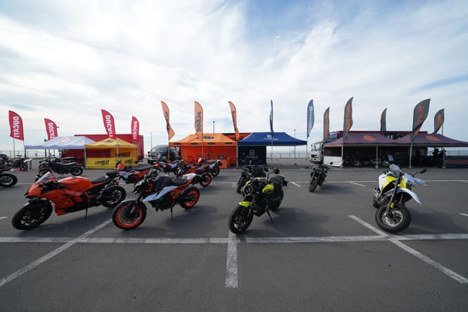 第11回JAIA輸入二輪車試乗会・展示会 KTM/ハスクバーナブースレポート 『990 DUKE R』ショートインプレあり!の画像01