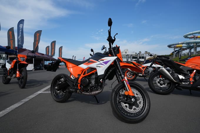 第11回JAIA輸入二輪車試乗会・展示会 KTM/ハスクバーナブースレポート 『990 DUKE R』ショートインプレあり!の画像03