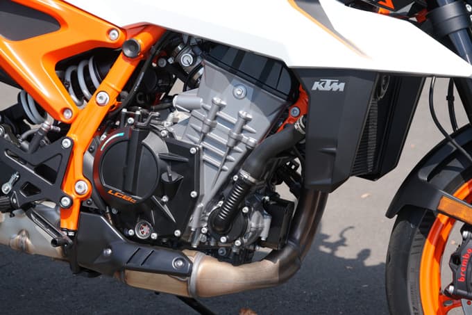 第11回JAIA輸入二輪車試乗会・展示会 KTM/ハスクバーナブースレポート 『990 DUKE R』ショートインプレあり!の画像09