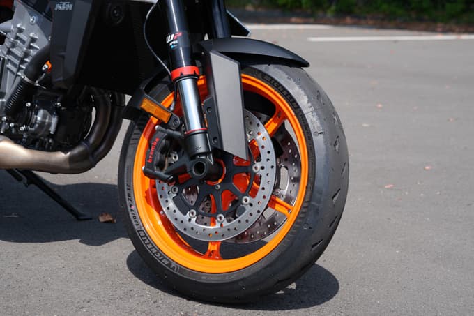 第11回JAIA輸入二輪車試乗会・展示会 KTM/ハスクバーナブースレポート 『990 DUKE R』ショートインプレあり!の画像10