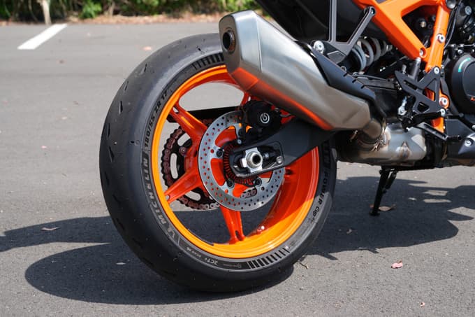第11回JAIA輸入二輪車試乗会・展示会 KTM/ハスクバーナブースレポート 『990 DUKE R』ショートインプレあり!の画像11