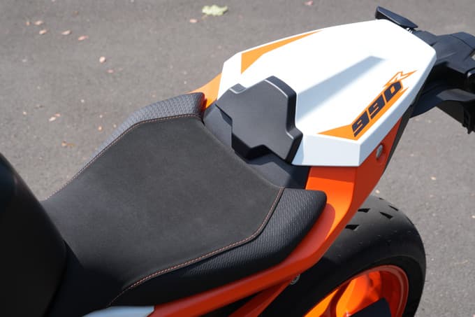 第11回JAIA輸入二輪車試乗会・展示会 KTM/ハスクバーナブースレポート 『990 DUKE R』ショートインプレあり!の画像13