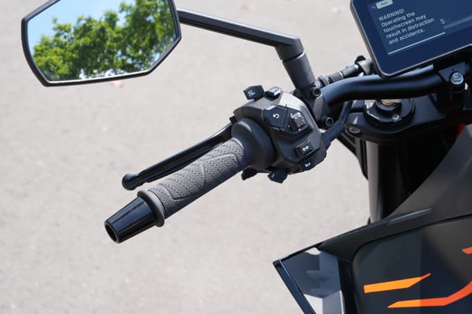 第11回JAIA輸入二輪車試乗会・展示会 KTM/ハスクバーナブースレポート 『990 DUKE R』ショートインプレあり!の画像15