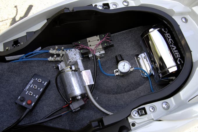 【カスタムアーカイブ】ローダウンのキモとなるエアサスマジェスティ 02画像