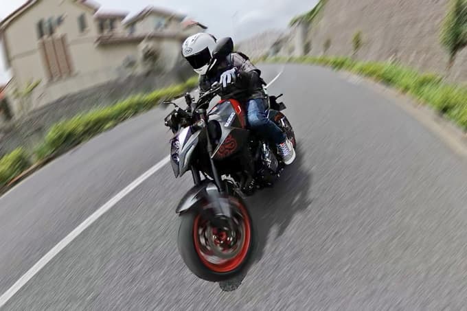 【スズキ GSX-8S試乗記】鼻を抜けるような爽快感を得られる、快感ライトウエイトスポーツ!! 05画像