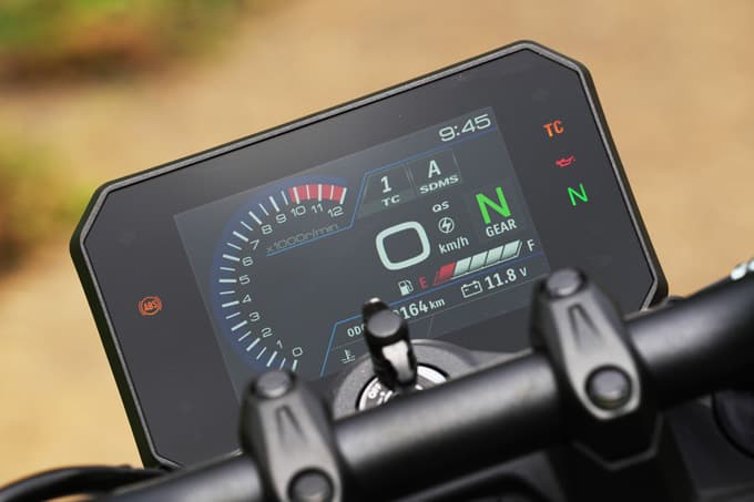【スズキ GSX-8S試乗記】鼻を抜けるような爽快感を得られる、快感ライトウエイトスポーツ!! 18画像