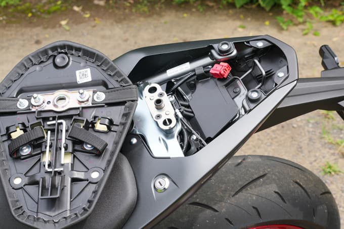 【スズキ GSX-8S試乗記】鼻を抜けるような爽快感を得られる、快感ライトウエイトスポーツ!! 24画像