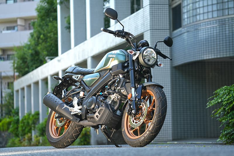 【ヤマハ XSR155 ABS試乗記】軽量コンパクトスポーツ×大人仕立て＝毎日乗りたい相棒