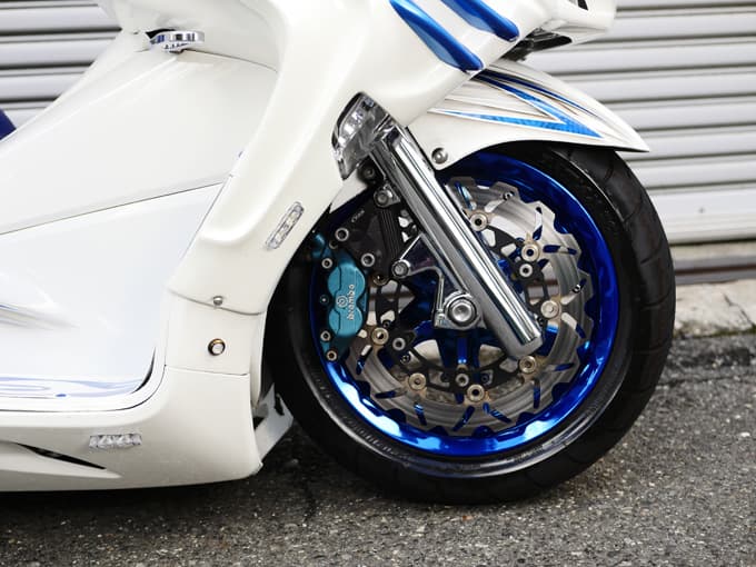 【ホンダ フォルツァ カスタム】グラマラスなフォルツァは、正統派ロー&ロングスタイルで楽しむ 06画像