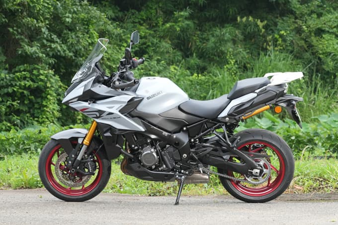 【スズキ GSX-S1000GX試乗記】“餃子”じゃないんだから、“ハネ”をつけただけで売れるなんてことは……。いや、そうではないのです！ 05画像