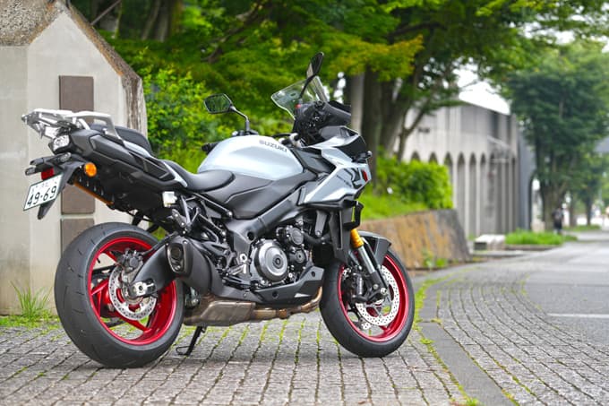 【スズキ GSX-S1000GX試乗記】“餃子”じゃないんだから、“ハネ”をつけただけで売れるなんてことは……。いや、そうではないのです！ 09画像