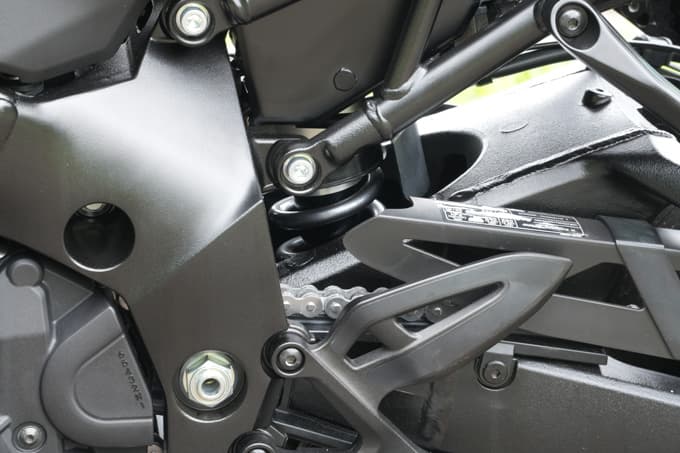 【スズキ GSX-S1000GX試乗記】“餃子”じゃないんだから、“ハネ”をつけただけで売れるなんてことは……。いや、そうではないのです！ 25画像