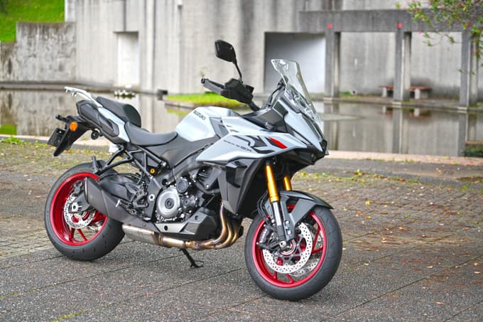 【スズキ GSX-S1000GX試乗記】“餃子”じゃないんだから、“ハネ”をつけただけで売れるなんてことは……。いや、そうではないのです！ メイン画像