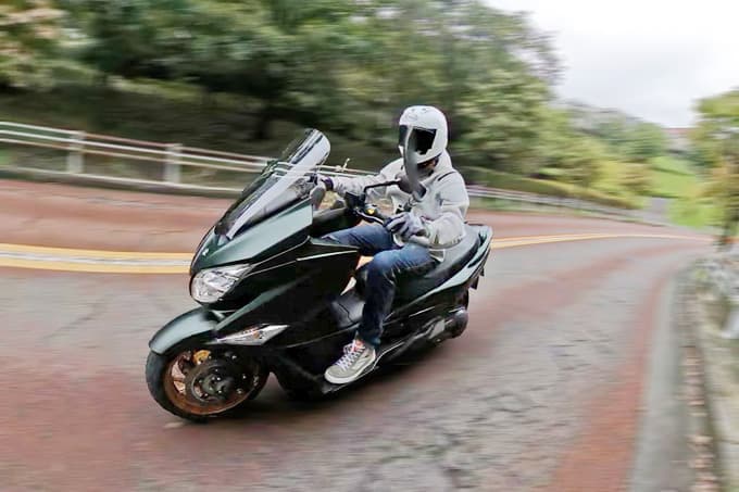 【スズキ バーグマン400 試乗記】大胆にしてジェントルなパフォーマンス! 一台でなんでもこなせる欲張り仕様!! 01画像
