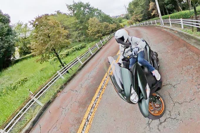 【スズキ バーグマン400 試乗記】大胆にしてジェントルなパフォーマンス! 一台でなんでもこなせる欲張り仕様!! 11画像