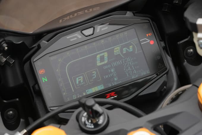 【スズキ GSX-R1000R 試乗記】これぞ究極！　日常に“興奮”を注ぐスズキ最高峰スーパーバイク！！ 19画像