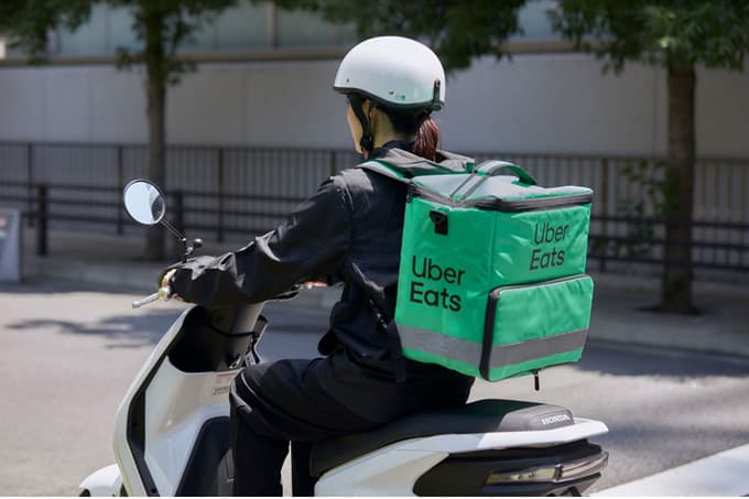 配達バイクの