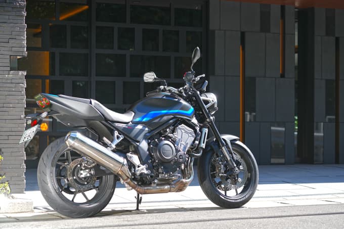 【ホンダ CB400 SUPER FOUR E-Clutch 試乗記】併せ持つ伝統と革新。これは新時代のスタンダードになるべく誕生した!! 04画像
