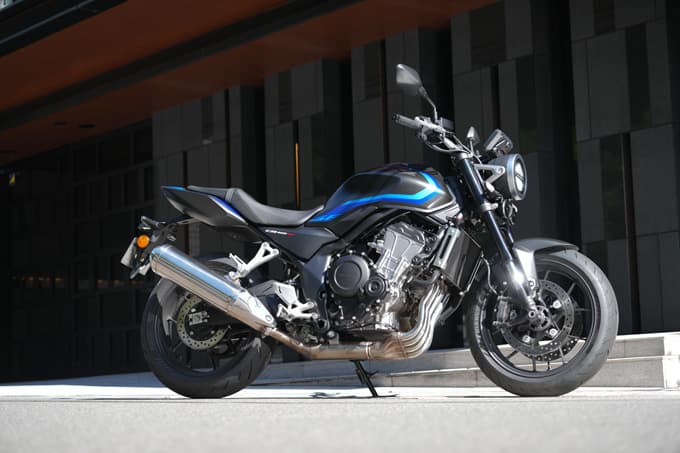 【ホンダ CB400 SUPER FOUR E-Clutch 試乗記】併せ持つ伝統と革新。これは新時代のスタンダードになるべく誕生した!! 08画像
