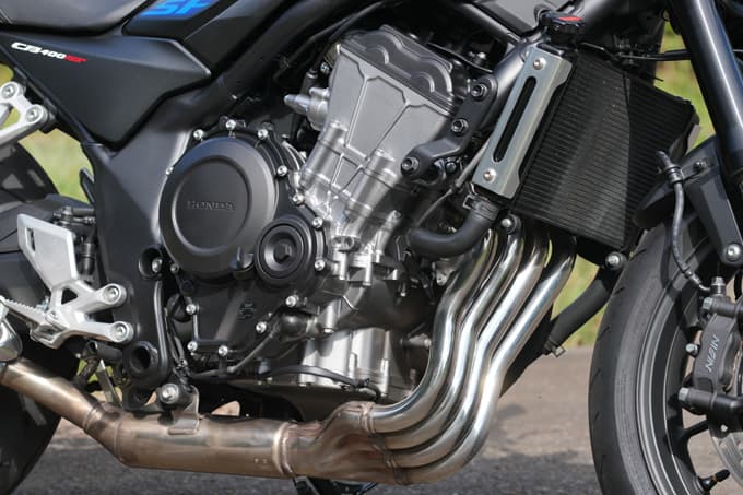 【ホンダ CB400 SUPER FOUR E-Clutch 試乗記】併せ持つ伝統と革新。これは新時代のスタンダードになるべく誕生した!! 13画像