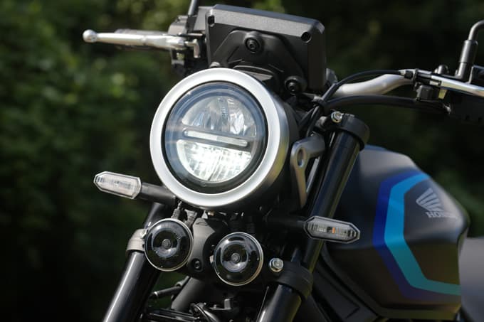 【ホンダ CB400 SUPER FOUR E-Clutch 試乗記】併せ持つ伝統と革新。これは新時代のスタンダードになるべく誕生した!! 15画像