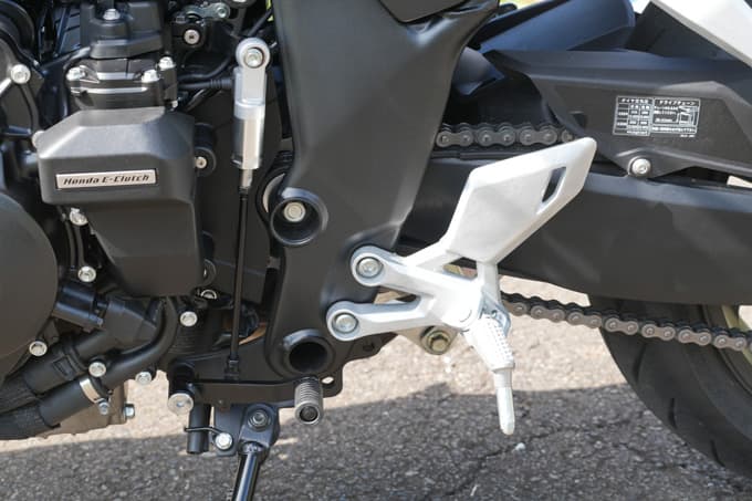 【ホンダ CB400 SUPER FOUR E-Clutch 試乗記】併せ持つ伝統と革新。これは新時代のスタンダードになるべく誕生した!! 18画像