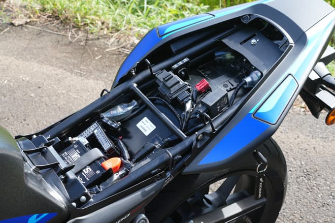 【ホンダ CB400 SUPER FOUR E-Clutch 試乗記】併せ持つ伝統と革新。これは新時代のスタンダードになるべく誕生した!! 24画像