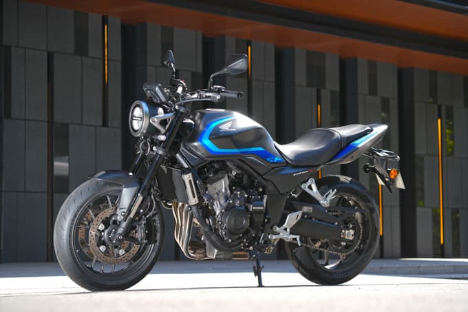 【ホンダ CB400 SUPER FOUR E-Clutch 試乗記】併せ持つ伝統と革新。これは新時代のスタンダードになるべく誕生した!! メイン画像