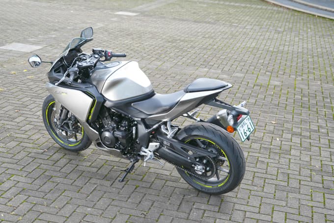 【ホンダ CBR400R FOUR E-Clutch 試乗記】ホンダが世に送るスポーツモデル『CBR』。それは“枠にはまらない”存在なのだ。 01画像