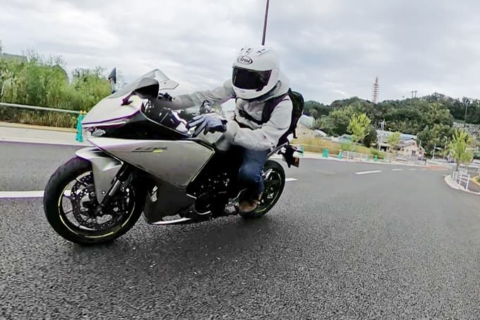 【ホンダ CBR400R FOUR E-Clutch 試乗記】ホンダが世に送るスポーツモデル『CBR』。それは“枠にはまらない”存在なのだ。 04画像