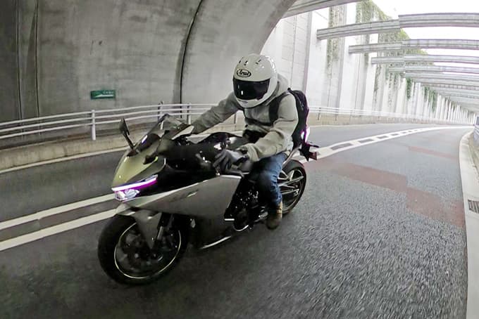 【ホンダ CBR400R FOUR E-Clutch 試乗記】ホンダが世に送るスポーツモデル『CBR』。それは“枠にはまらない”存在なのだ。 12画像