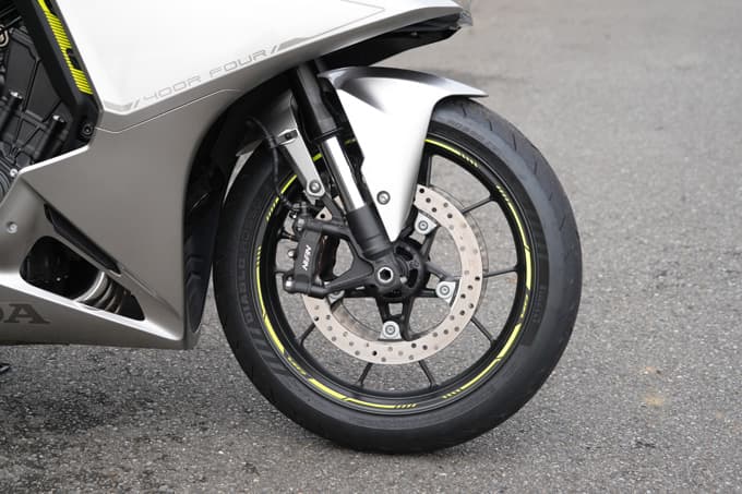 【ホンダ CBR400R FOUR E-Clutch 試乗記】ホンダが世に送るスポーツモデル『CBR』。それは“枠にはまらない”存在なのだ。 15画像