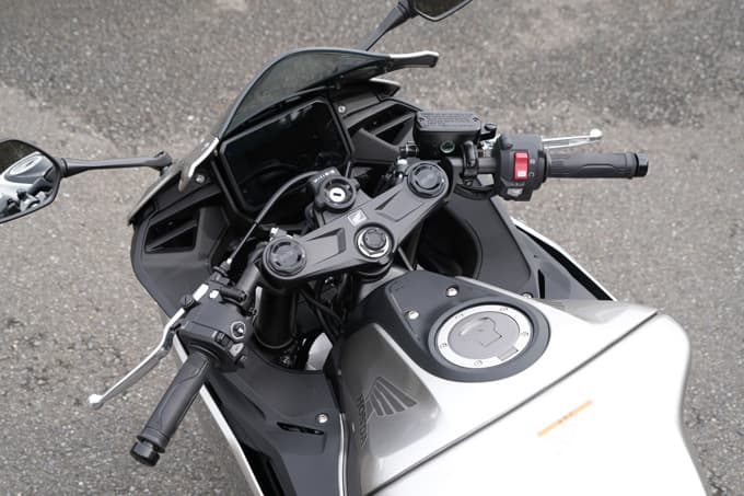 【ホンダ CBR400R FOUR E-Clutch 試乗記】ホンダが世に送るスポーツモデル『CBR』。それは“枠にはまらない”存在なのだ。 19画像