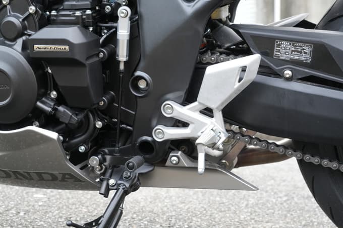 【ホンダ CBR400R FOUR E-Clutch 試乗記】ホンダが世に送るスポーツモデル『CBR』。それは“枠にはまらない”存在なのだ。 21画像