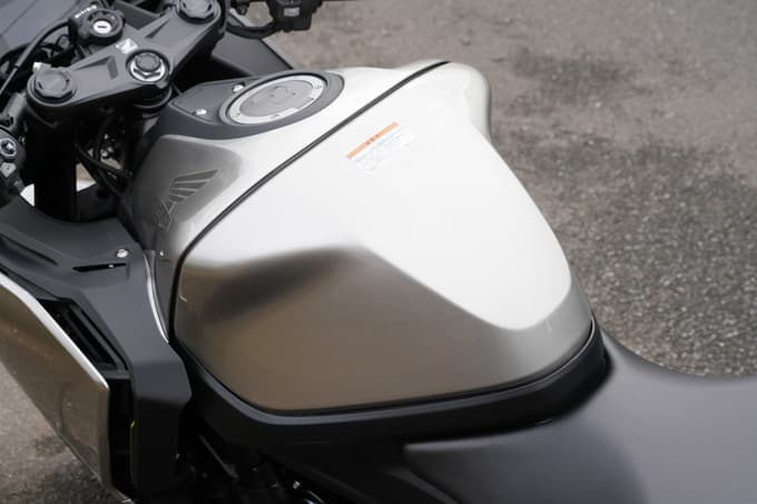 【ホンダ CBR400R FOUR E-Clutch 試乗記】ホンダが世に送るスポーツモデル『CBR』。それは“枠にはまらない”存在なのだ。 22画像