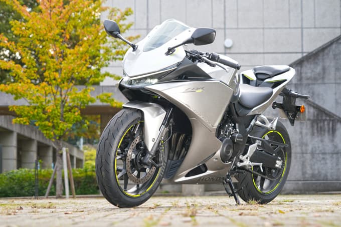 【ホンダ CBR400R FOUR E-Clutch 試乗記】ホンダが世に送るスポーツモデル『CBR』。それは“枠にはまらない”存在なのだ。 メイン画像