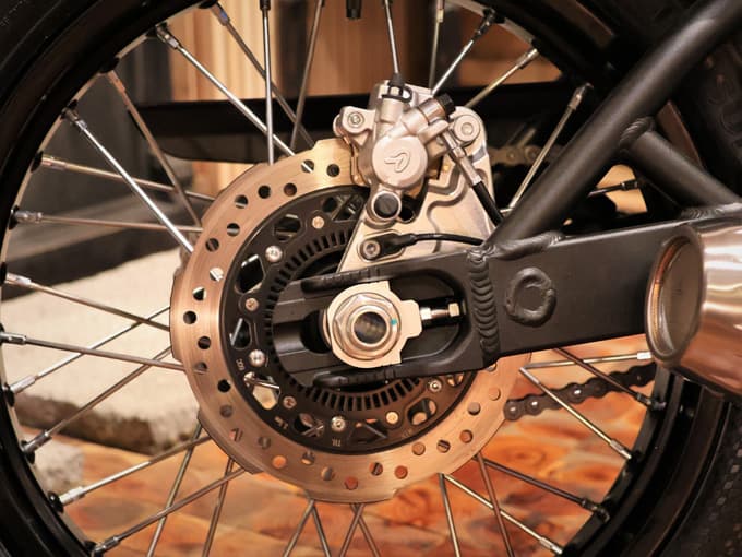 サンダーモーターサイクルがトラッカーシーンに一石を投じる! ニューモデル【FTS250】稲荷町に降臨!!画像07