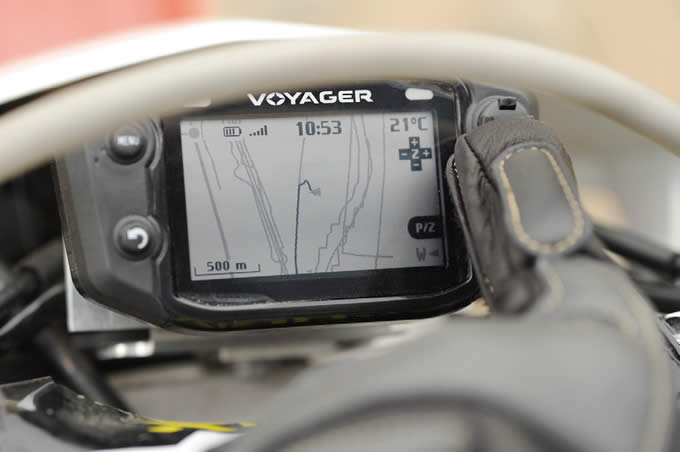 GPS機能を搭載した多機能でコンパクトなデジタルメーター アイテムレビュー オフロードバイクならバイクブロス