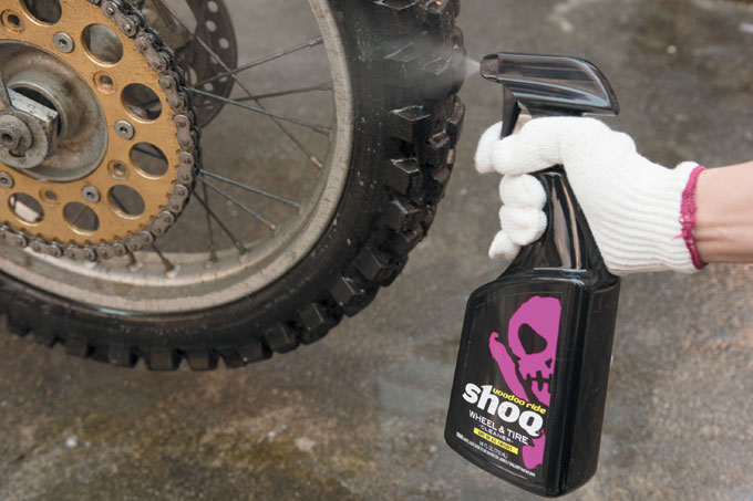 これ１本でバイクを丸ごと洗浄できるホイール＆タイヤクリーナー 用品
