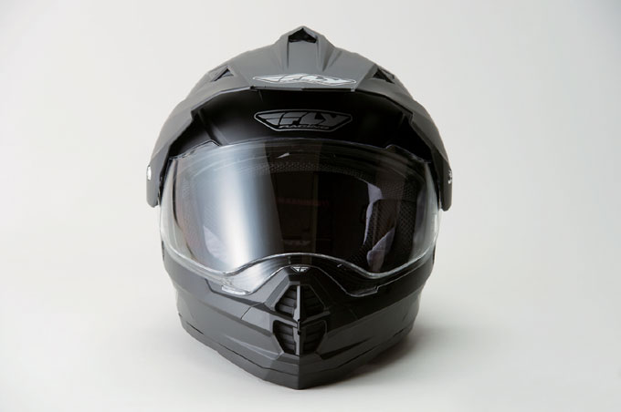 フライレーシングから公道走行対応のシールド付きヘルメットが登場