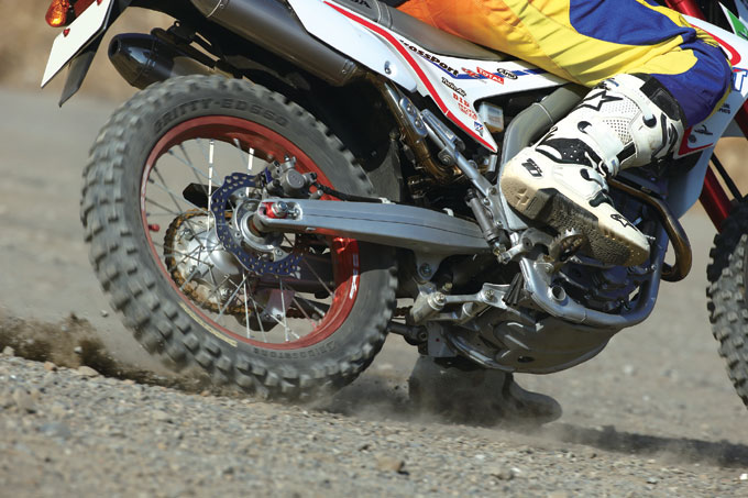 オフロードセッティングが施されたCRF250L用軽量リヤショック アイテム