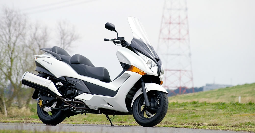ホンダ シルバーウイングgt400abs 余裕ある走行性能と高い利便性を両立 試乗インプレ レビュー ビッグスクーターならバイクブロス