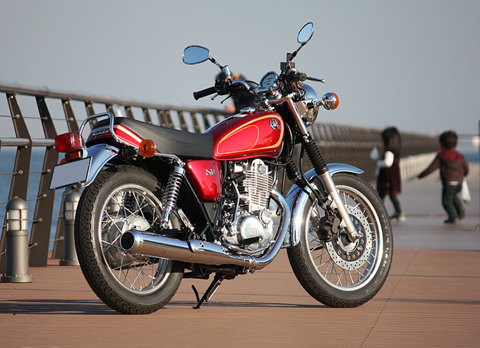ヤマハ SR400（F.I. model） – 変わらぬ外観に進化した装備 試乗