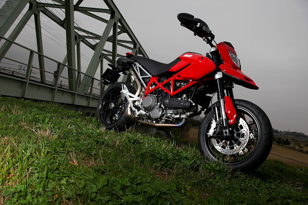 ドゥカティ Hypermotard 1100EVO