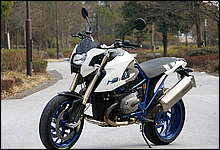 BMW Motorrad HP2 Megamoto 写真