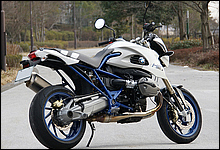 BMW Motorrad HP2 Megamoto 写真